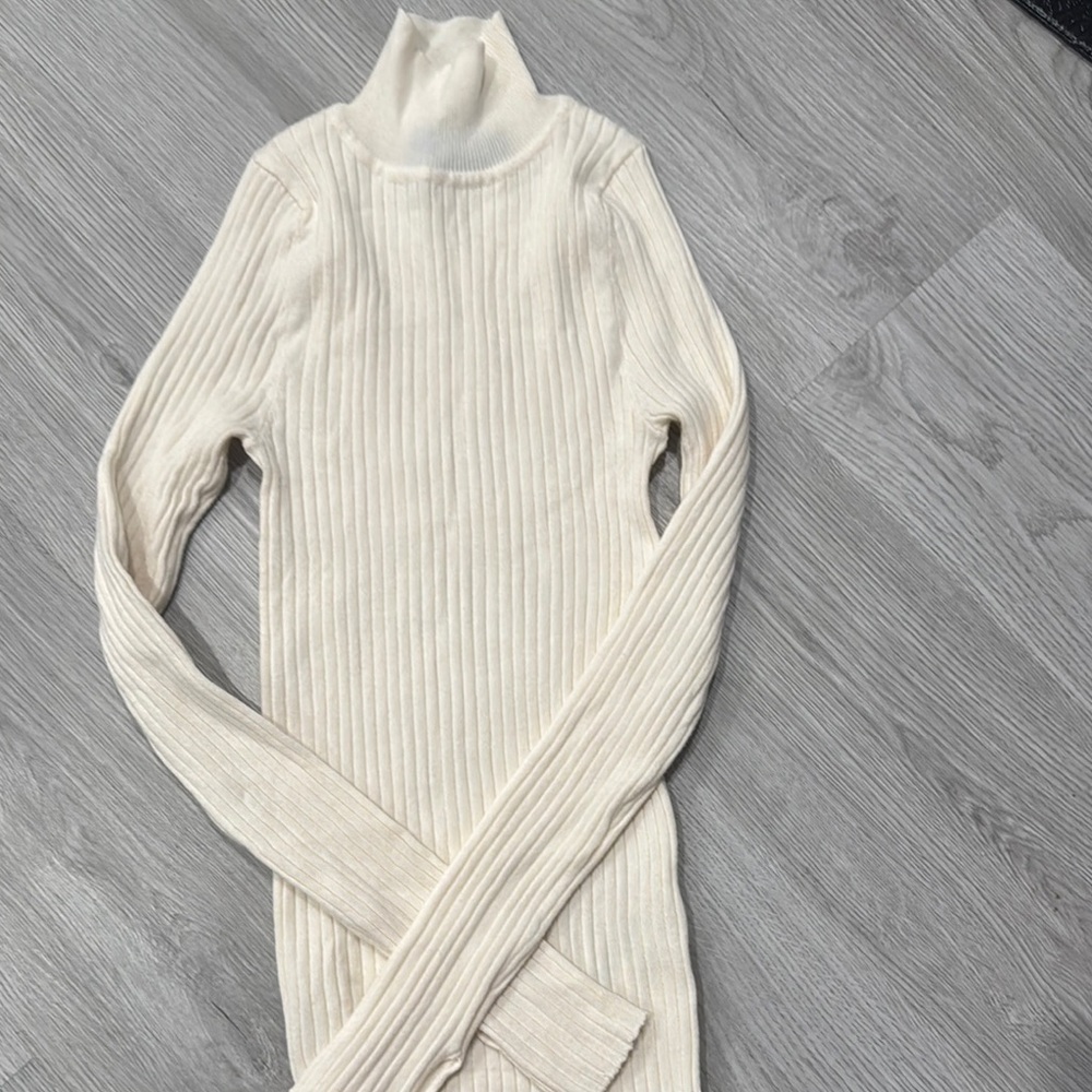 ASOS never worn Women's Cream Turtleneck Sweater
